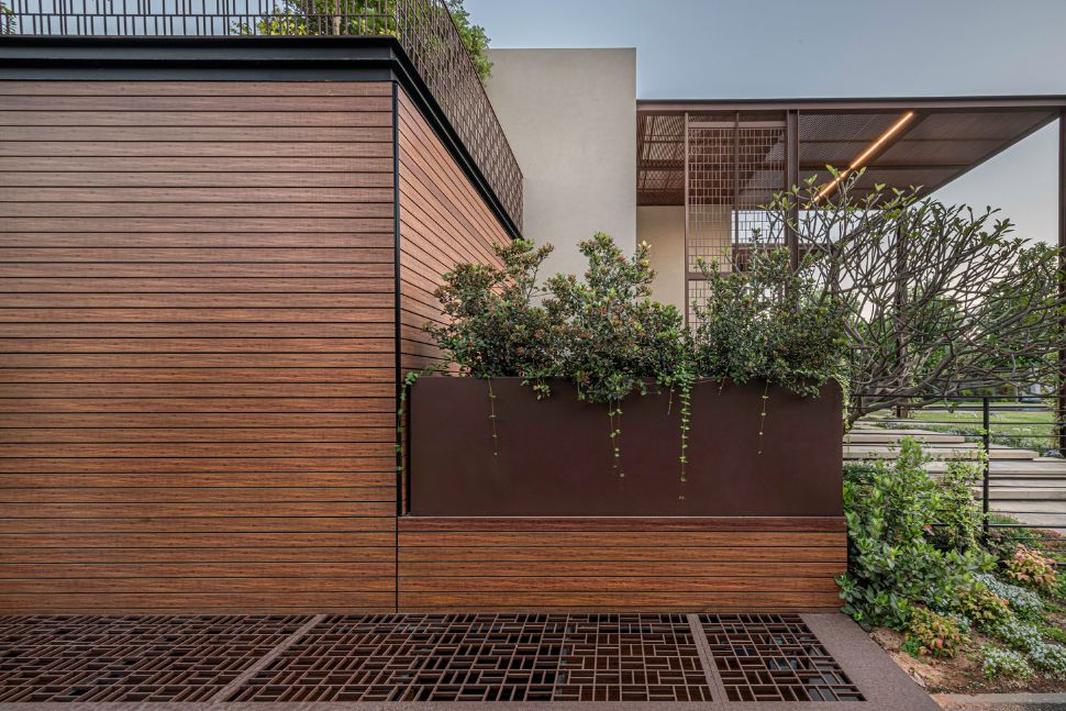 כיסוי לחצר אנגלית