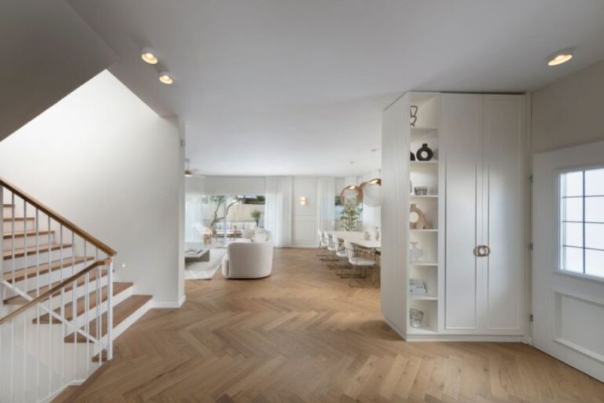 כניסה לבית עם מדרגות