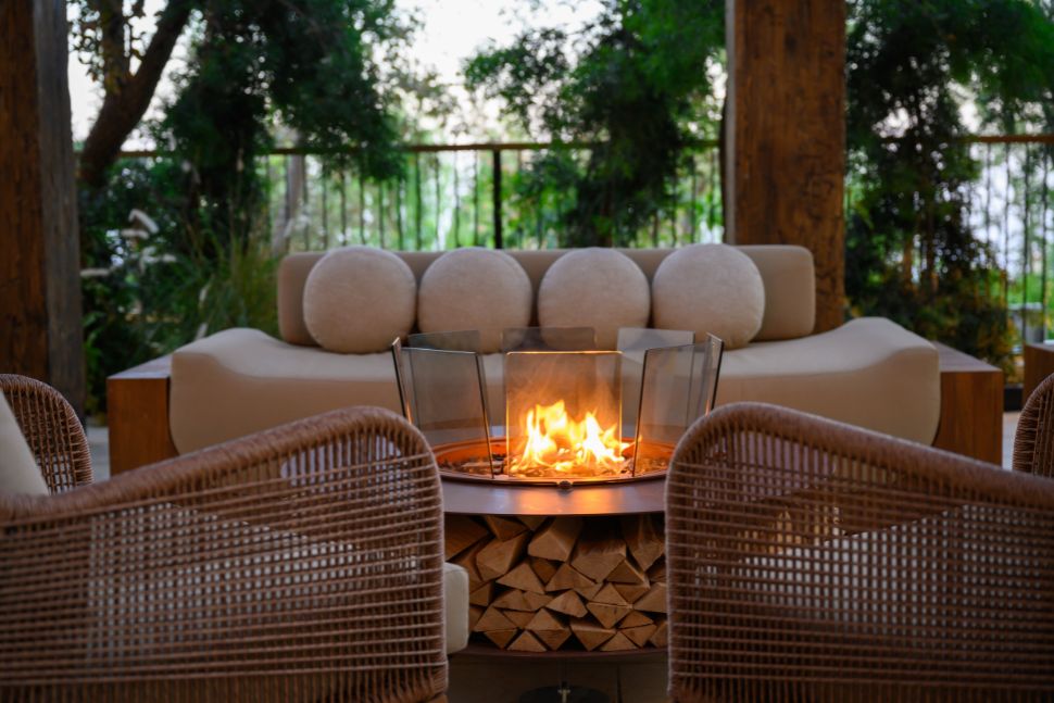 פינת ישיבה שולחן אש