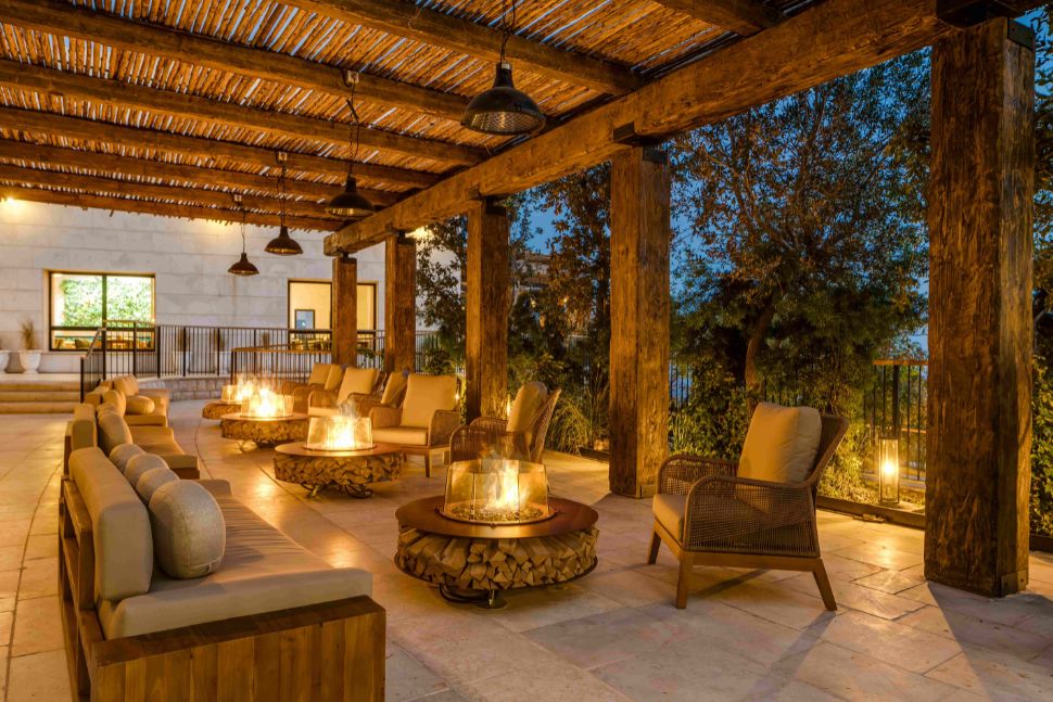 פרגולה מסנדות,צמחיה פינות ישיבה