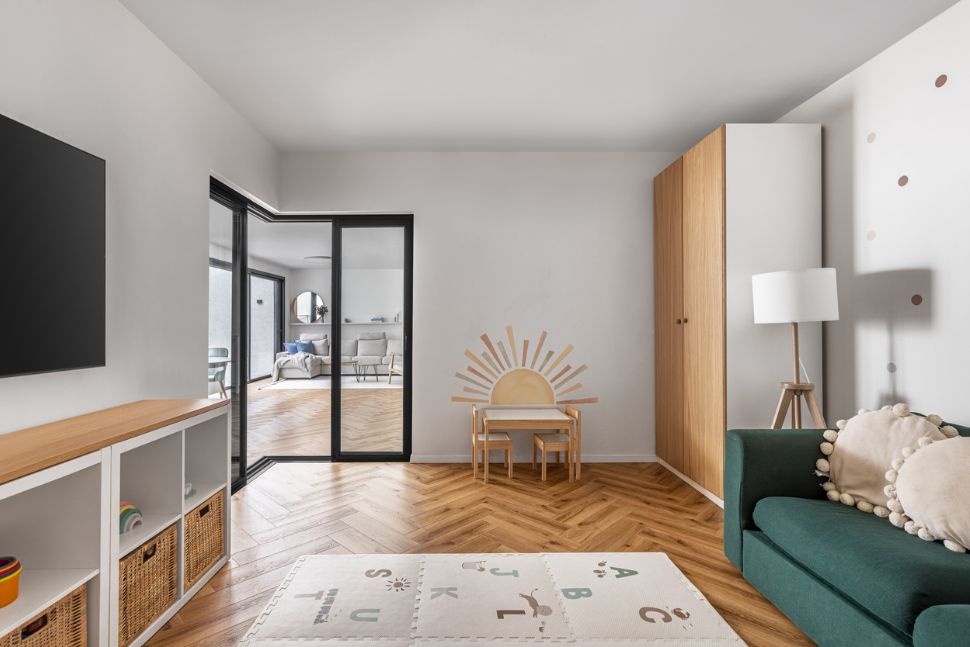 חדר משחקים קיר זכוכית