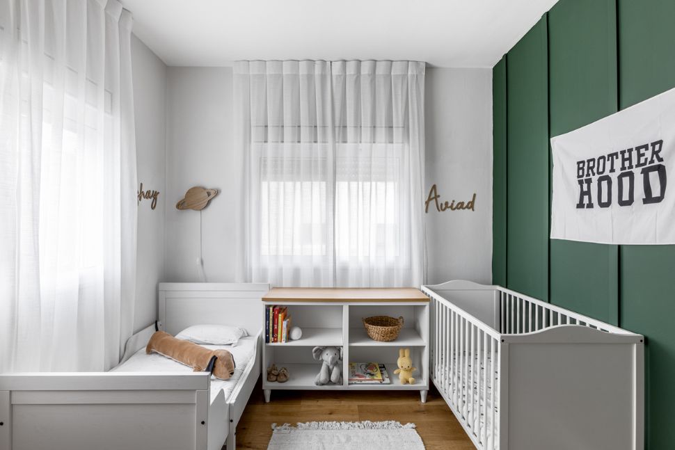 חדר שינה בנים קיר ירוק