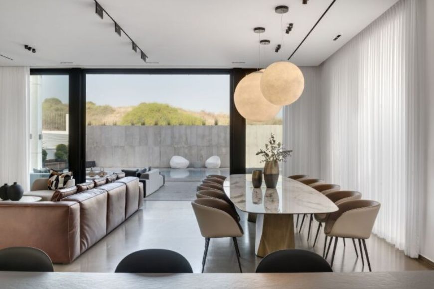 פינת אוכל צופה לבריכה, עיצוב שרון לוי, צילום עודד סמדר