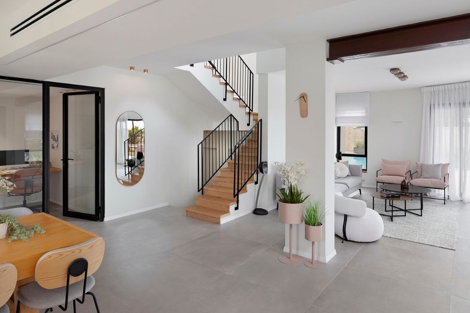 מדרגות בבית מודרני כפרי