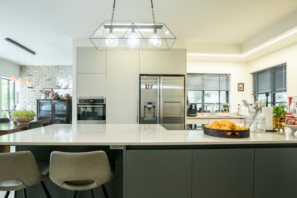 מטבח מודרני לבן