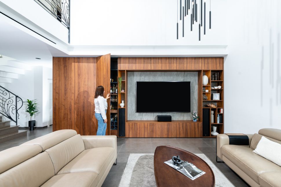 סלון קיר כוח