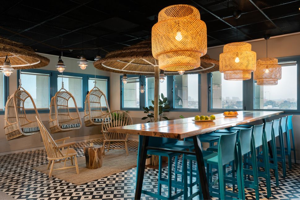 אזור האכלה במשרד