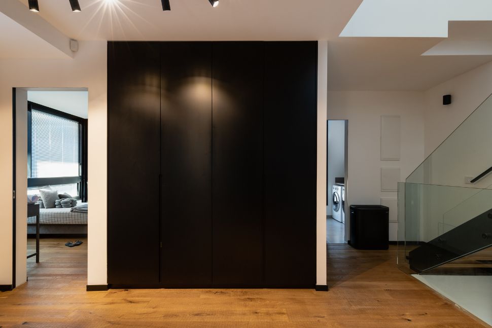 970X647 תמונה לתוכן הכתבה חדש (25) חזית ארון שחורה