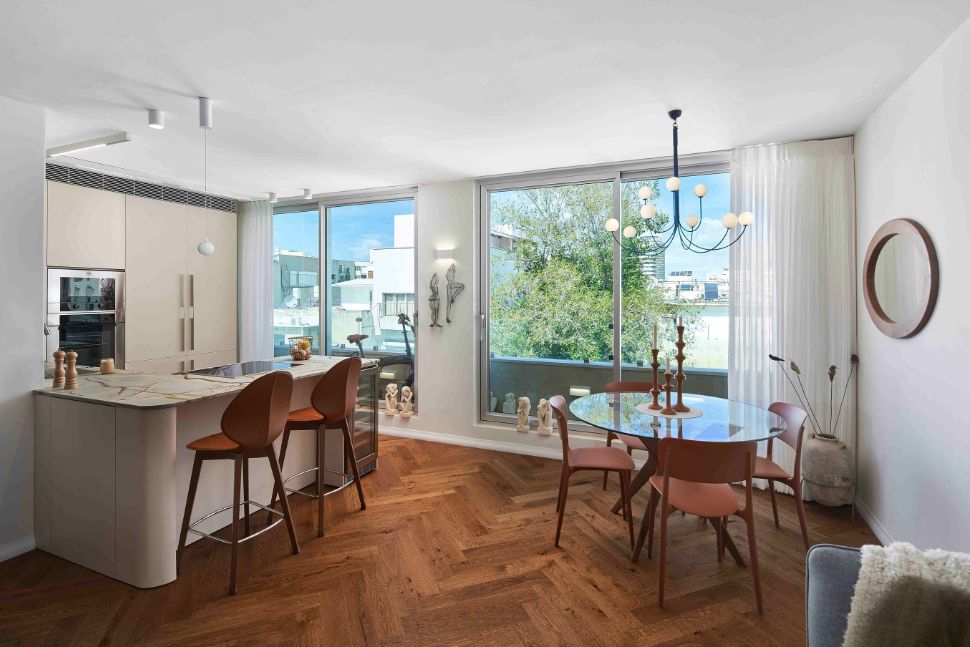 מטבח ופינת אוכל בדירה קטנה