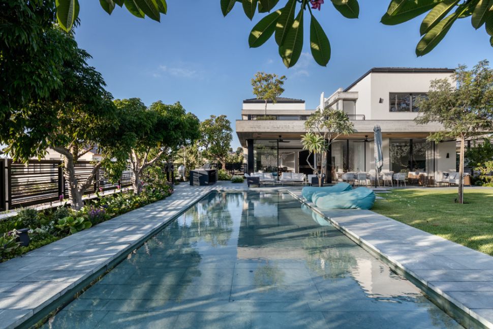 בריכת השחייה