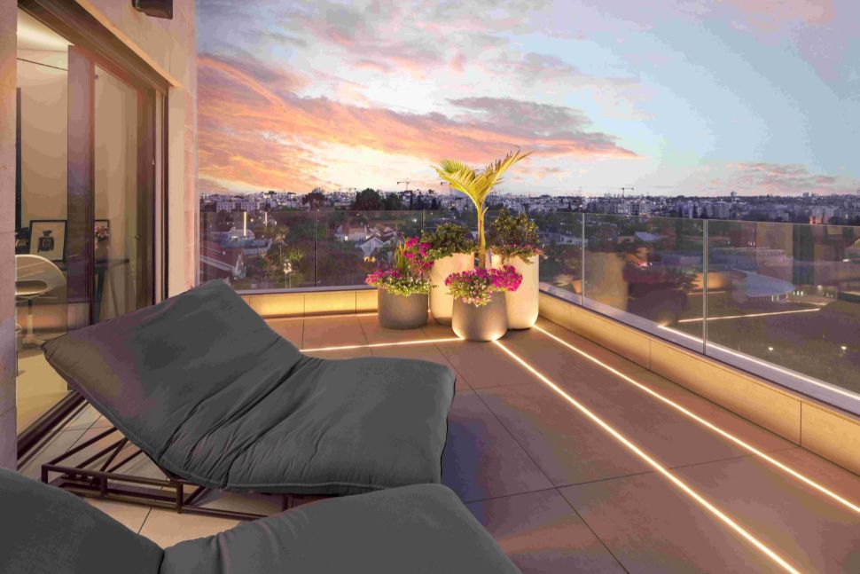 תאורת רצפה במרפסת