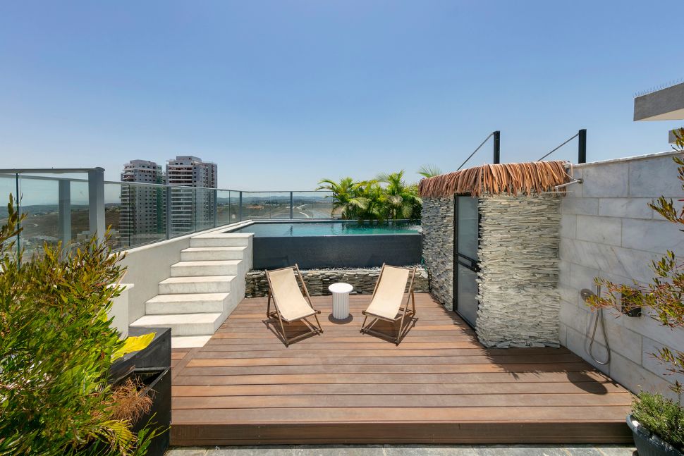 בריכה בפנטהאוז