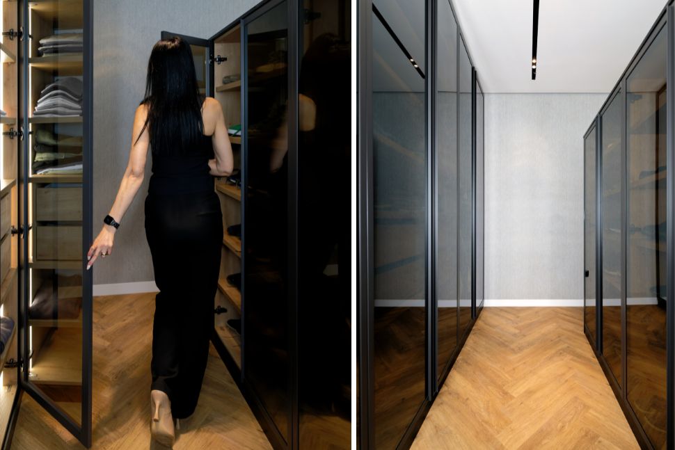 חדר ארונות עם זכוכית רפלקטית