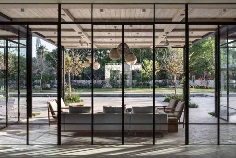 תמונה ראשית – 2024-08-05T172707.535 ויטרינה עשויה פרופיל בלגי