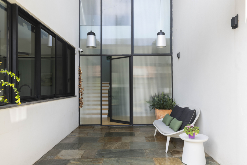 מבואת כניסה חיצונית