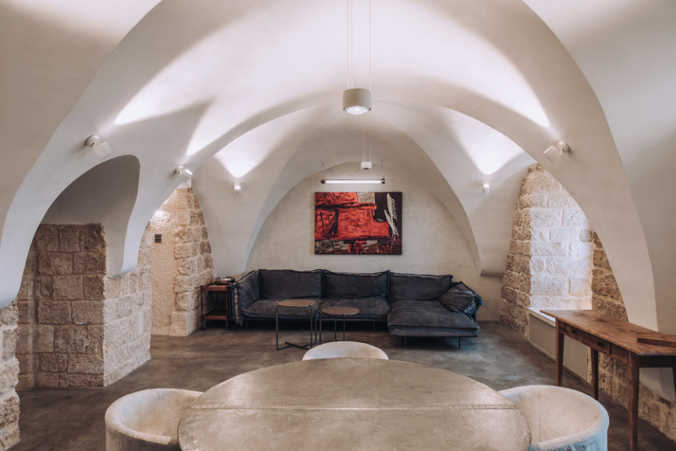 סלון בדירה עתיקה