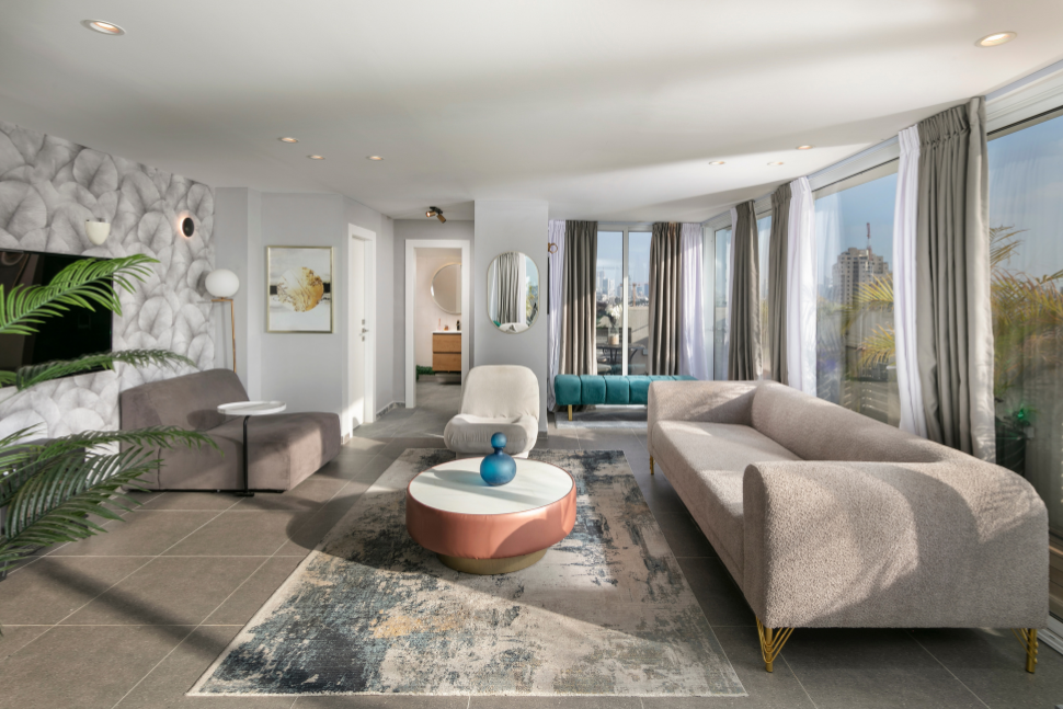 סלון בקומה העליונה