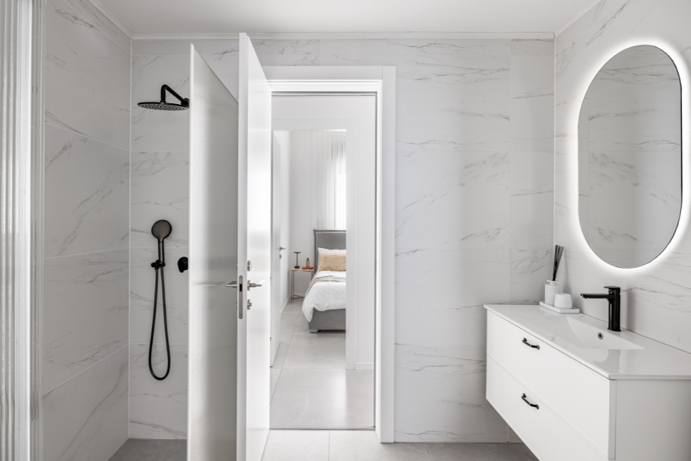 חדר רחצה לבן