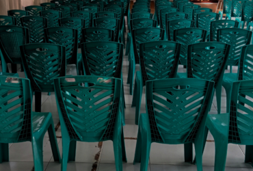 פלסטיק: פרץ לעולם העיצוב במאה ה-19 ומאז ממשיך להשפיע