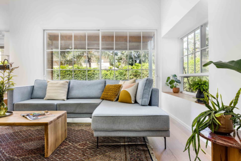 סלון בבית עץ