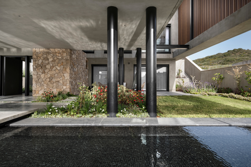 בית כמרחף מעל מים