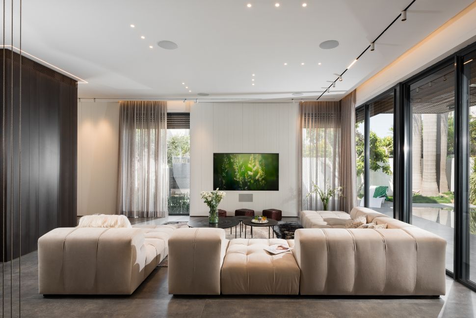 טךוויזיה בסלון