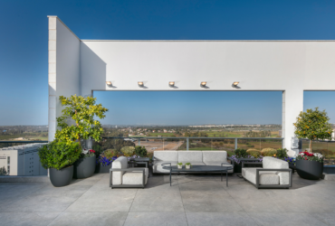 וילה בשחקים: גרים בגובה עם גינה מעוצבת, ג'קוזי, סאונה ובריכה