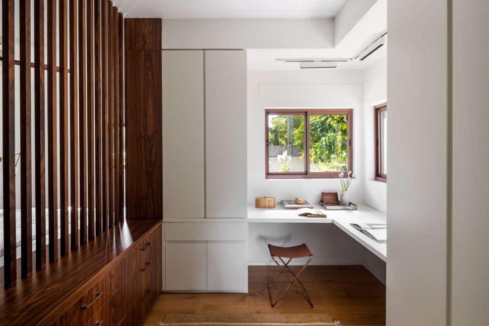 אזור עבודה ליד חדר שינה