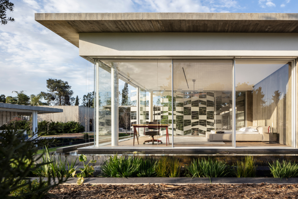 חדר שינה פתוח לחצר