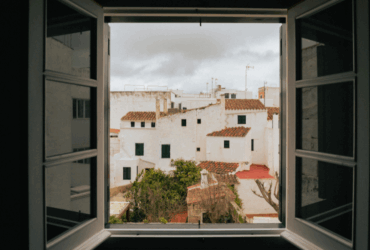 נעצור לרגע להיכרות עם עיצוב פנים אורגני באי הספרדי מנורקה