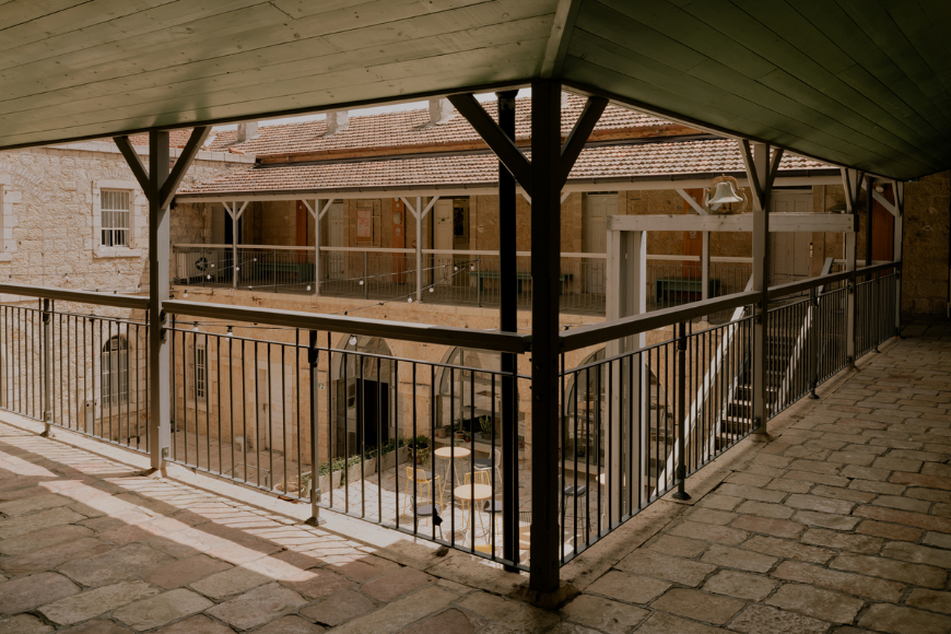 חצר פנימית בית הנסן