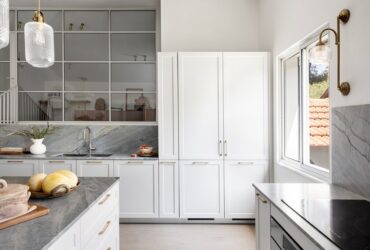 מטבח כפרי מודרני: השילוב המושלם בין חמימות לפונקציונליות