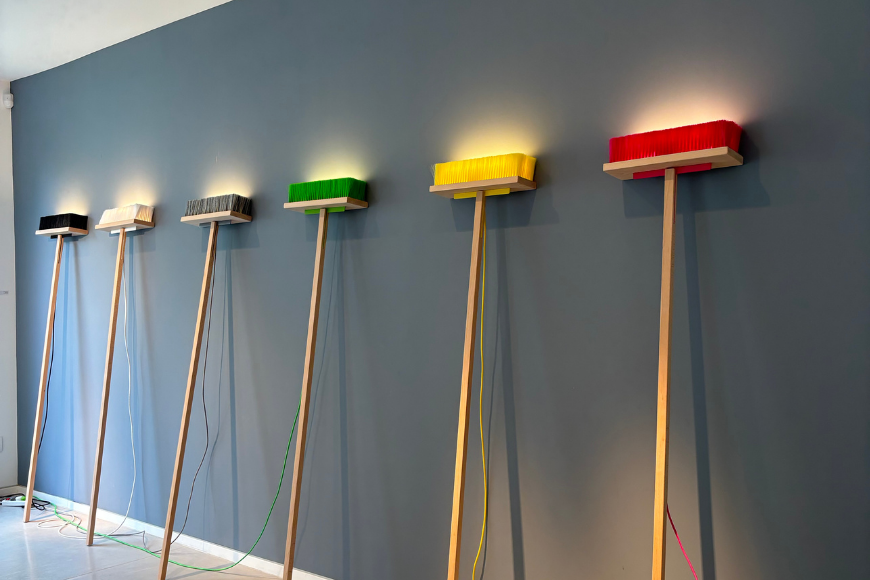 גוף תאורה מטאטא