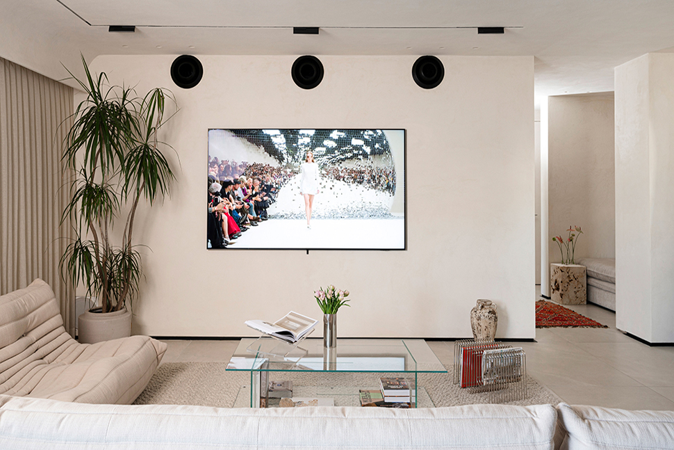 עיצוב סלון מודרני בגוונים בהירים