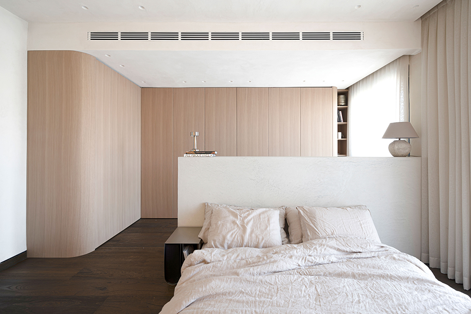 עיצוב חדש שינה בסגנון טבעי וצבעים פסטליים, חומרים טבעיים, שוהם