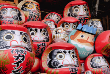 בין מסורת לאוונגרד: מסע אדריכלי וצבעוני אל טקאסאקי, יפן