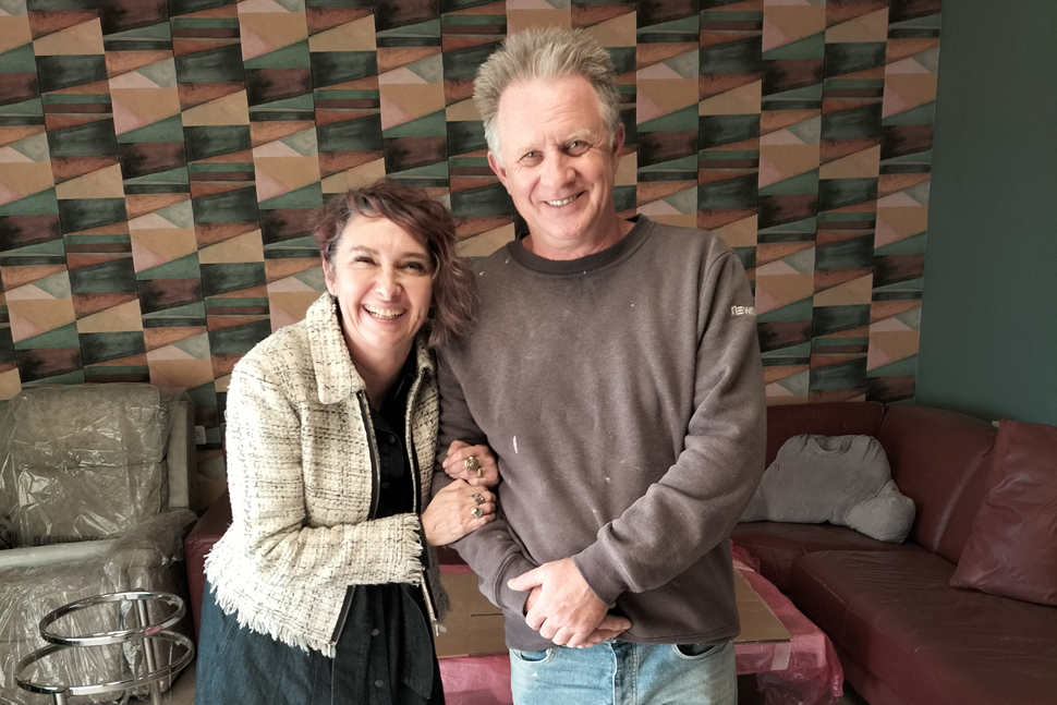 אדריכלית ומעצבת נינה ליזיק ביחד עם קבלן בנייה ושיפוצים, קוסטה קיטאייב